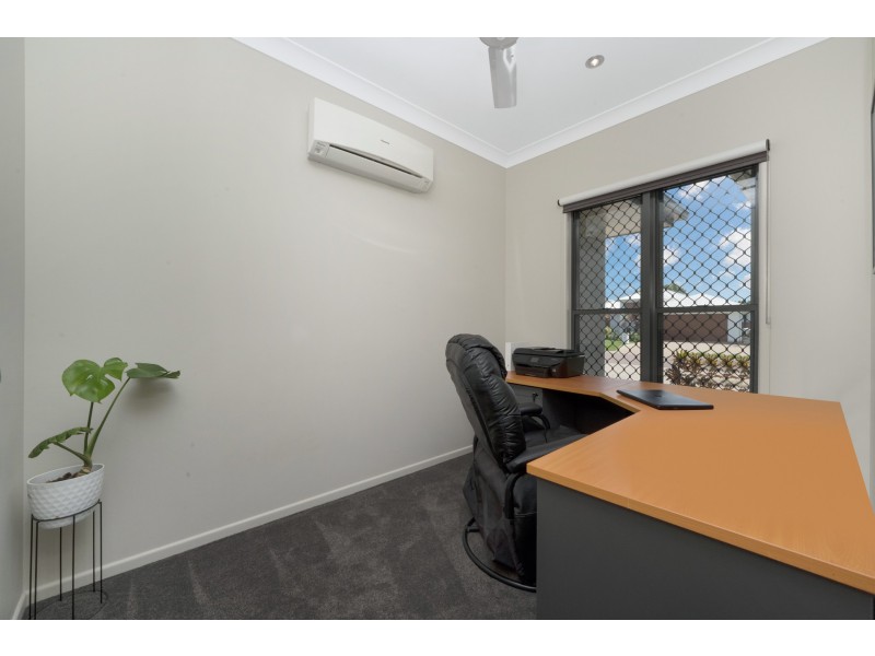 11 Beach Oak, Mount Low QLD 4818