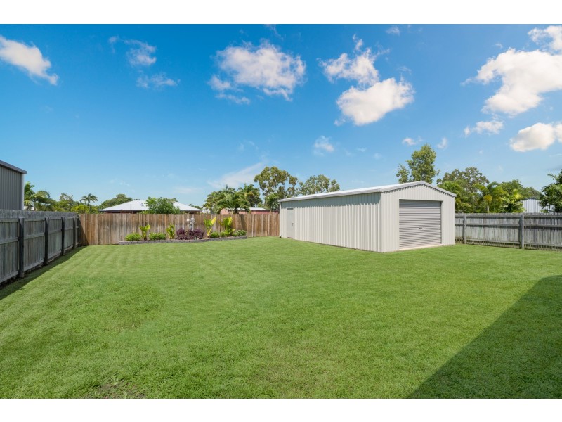 11 Beach Oak, Mount Low QLD 4818