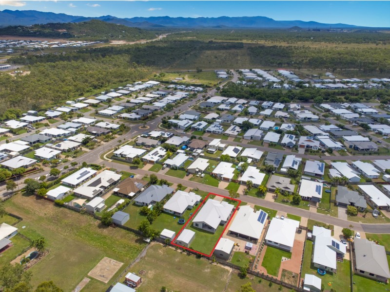 11 Beach Oak, Mount Low QLD 4818