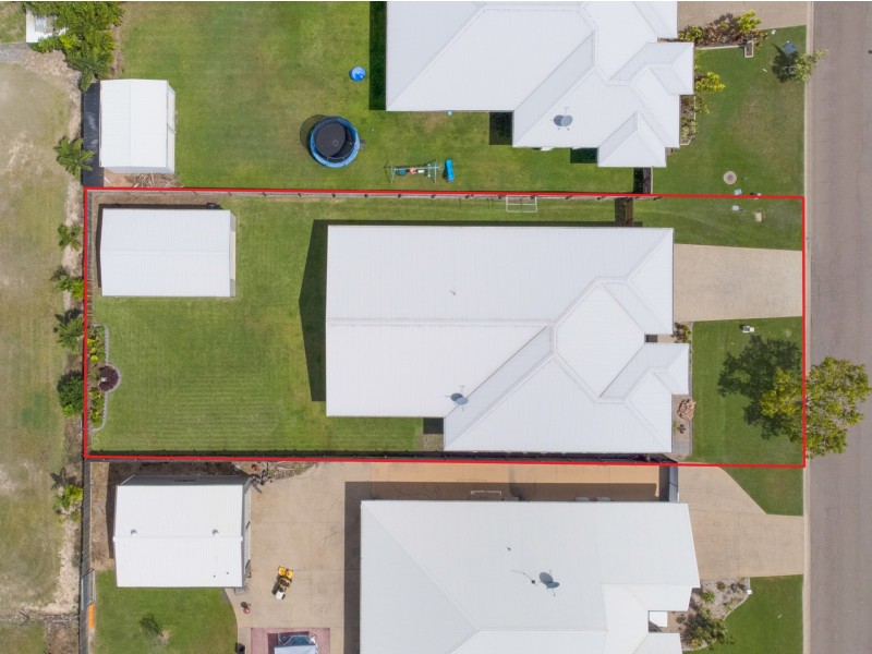 11 Beach Oak, Mount Low QLD 4818