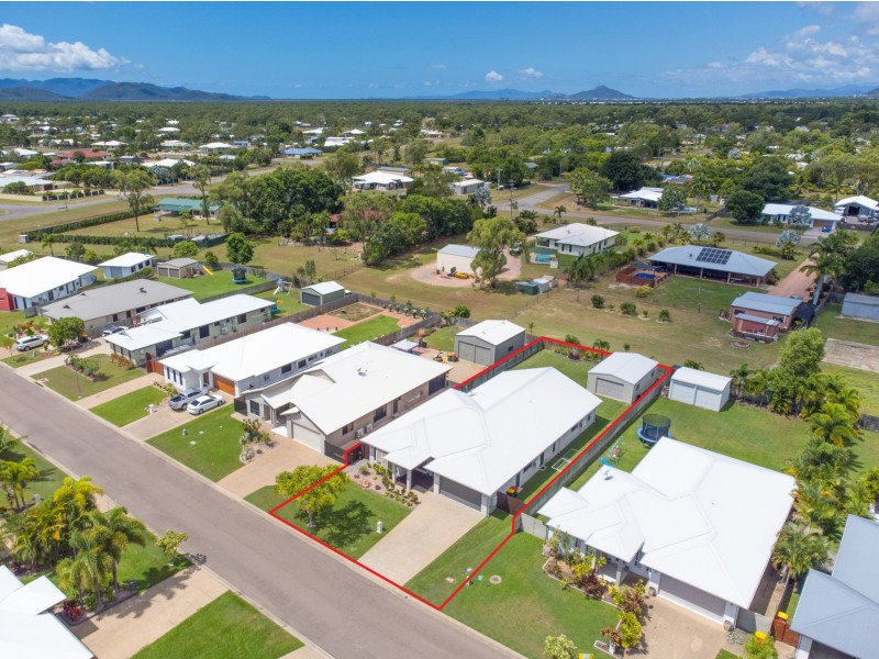 11 Beach Oak, Mount Low QLD 4818