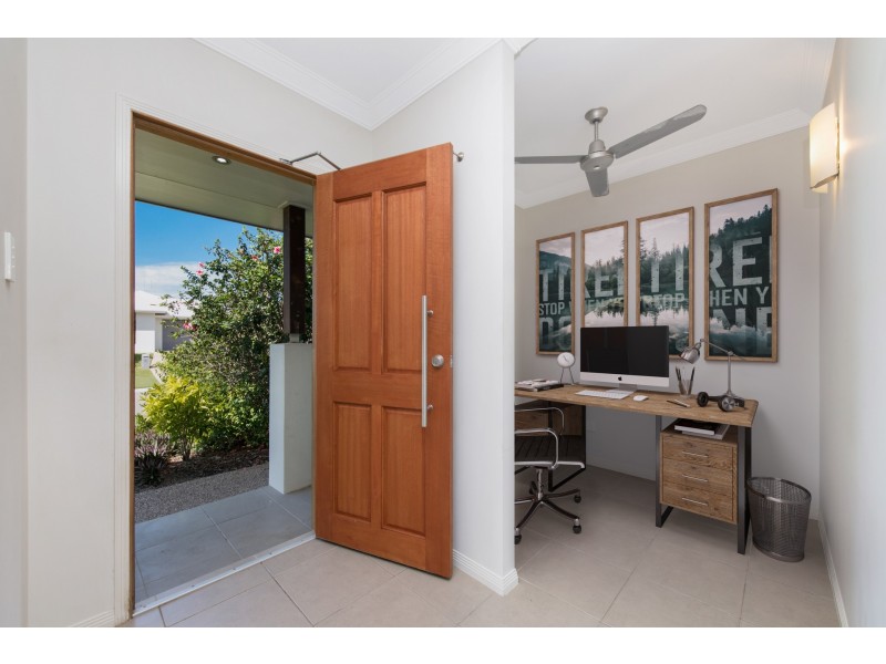 1 Holbourne Street, Bushland Beach QLD 4818