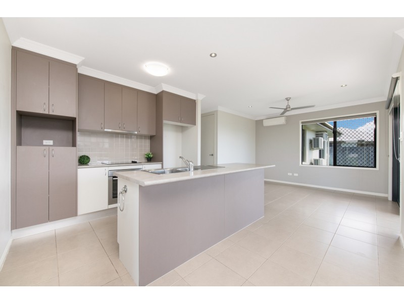 1 Holbourne Street, Bushland Beach QLD 4818