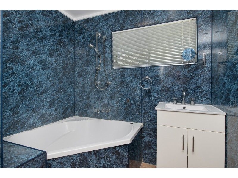 1 Yarai Court, Mount Louisa QLD 4814