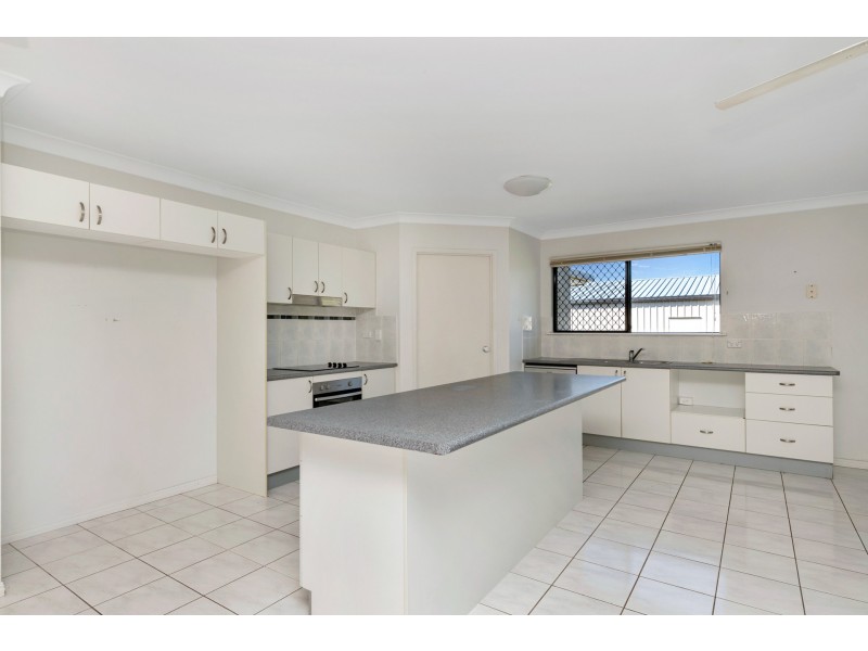 11 Shoalmarra Drive, Mount Low QLD 4818