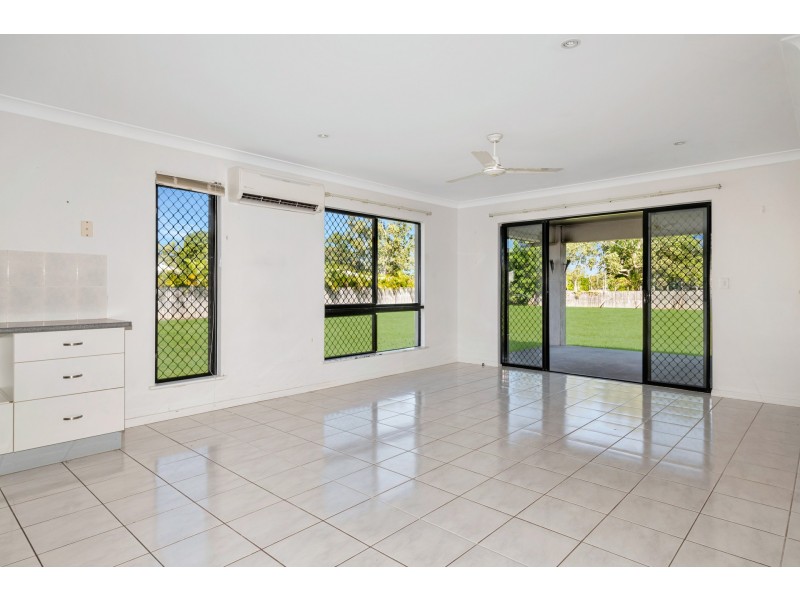 11 Shoalmarra Drive, Mount Low QLD 4818