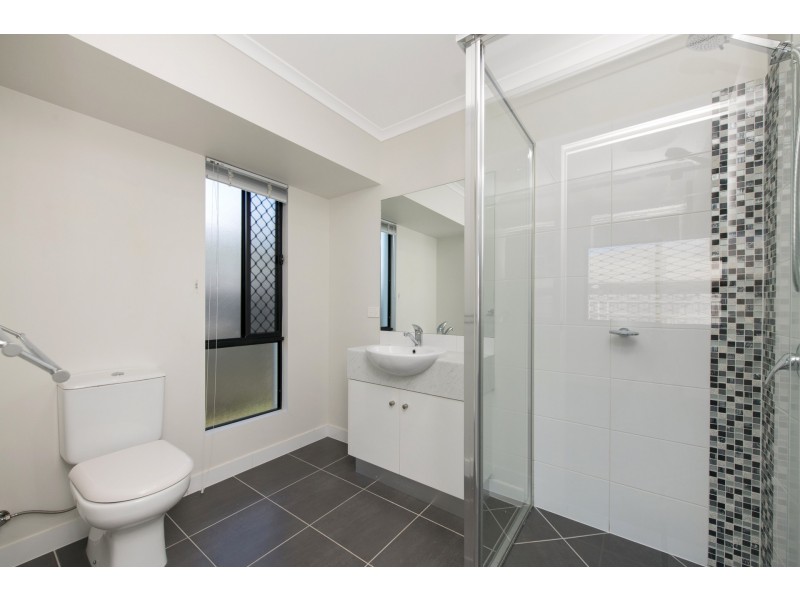 3 Tooma Lane, Kelso QLD 4815