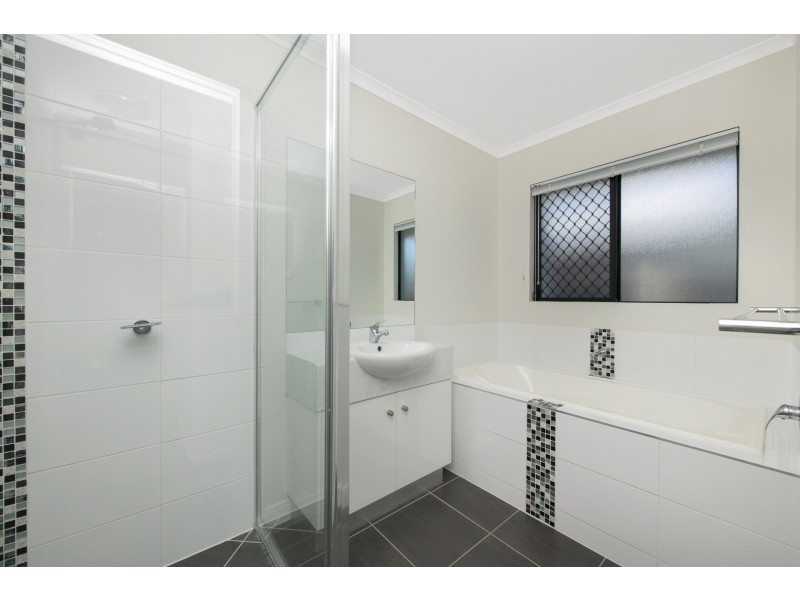 3 Tooma Lane, Kelso QLD 4815