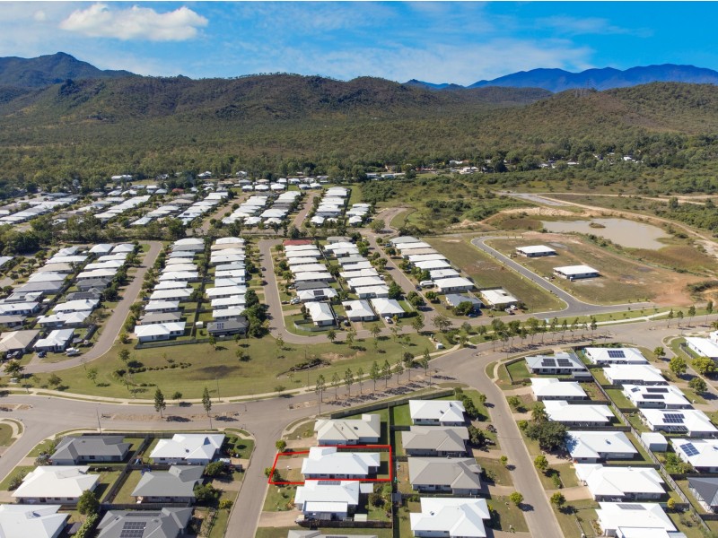 3 Tooma Lane, Kelso QLD 4815