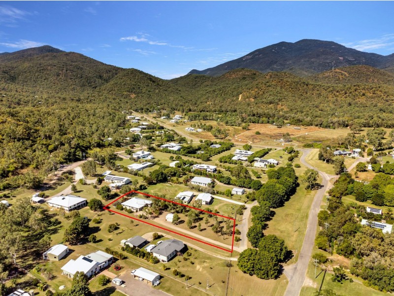 319-325 Williams Road, Alligator Creek QLD 4816