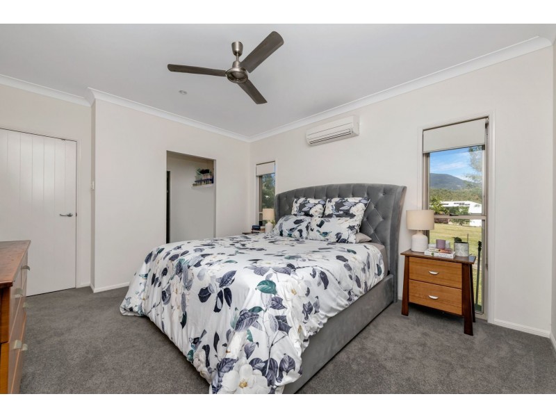 319-325 Williams Road, Alligator Creek QLD 4816