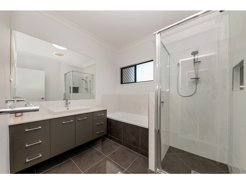 10 Holbourne Street, Bushland Beach QLD 4818