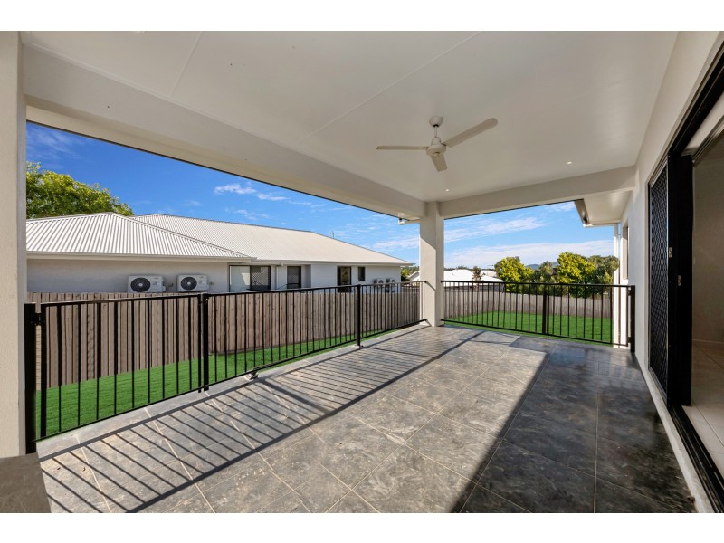 10 Holbourne Street, Bushland Beach QLD 4818