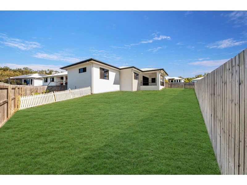10 Holbourne Street, Bushland Beach QLD 4818