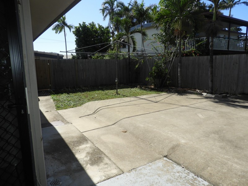 2/2 Wandella Crescent, Cranbrook QLD 4814