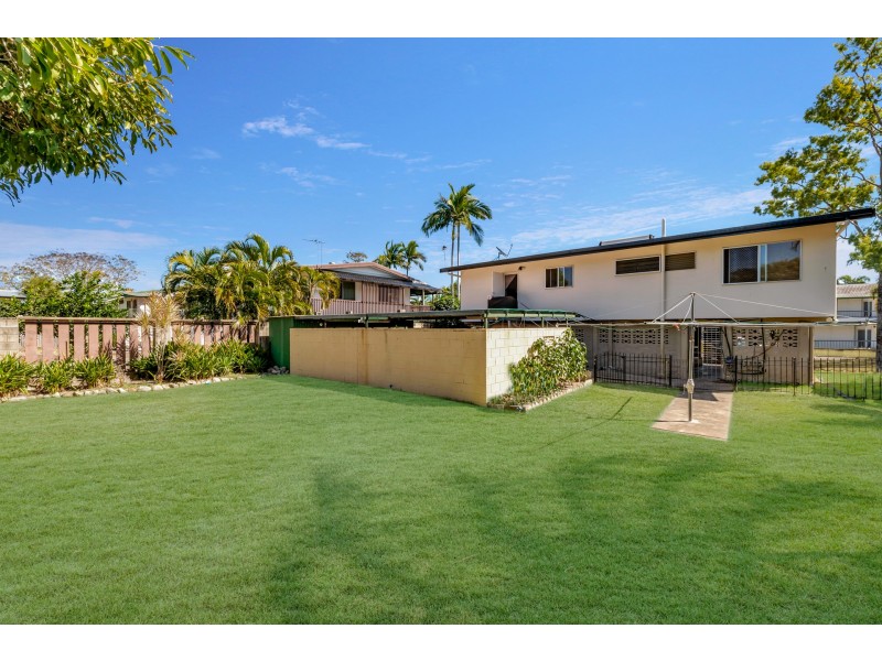 10 Aloomba Crescent, Cranbrook QLD 4814