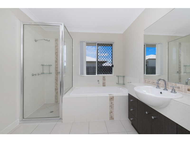 28 Riverparks Boulevard, Kelso QLD 4815