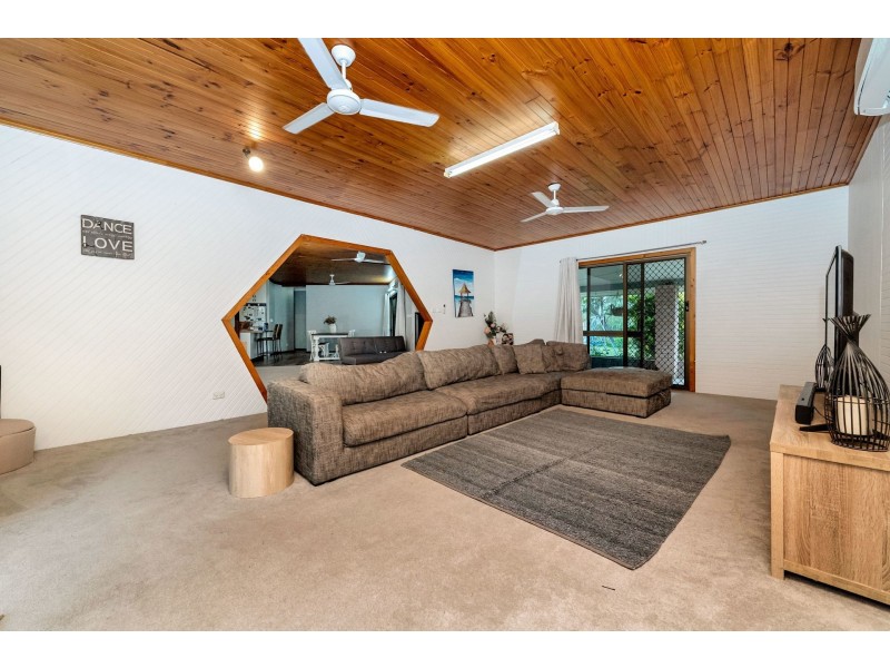 36 Mount Elliott Drive, Alligator Creek QLD 4816