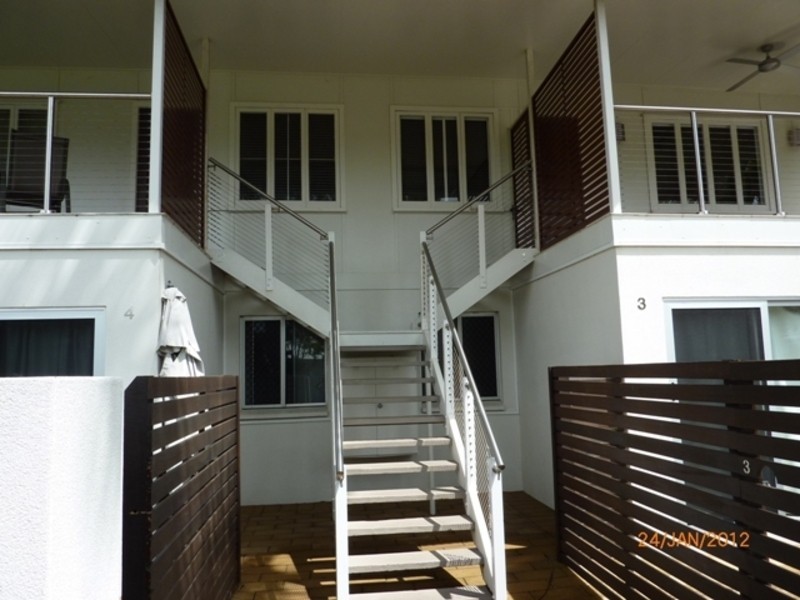1/3 Falcon Street, Rowes Bay QLD 4810