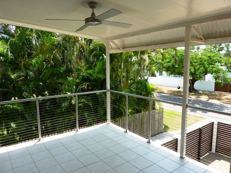 1/3 Falcon Street, Rowes Bay QLD 4810