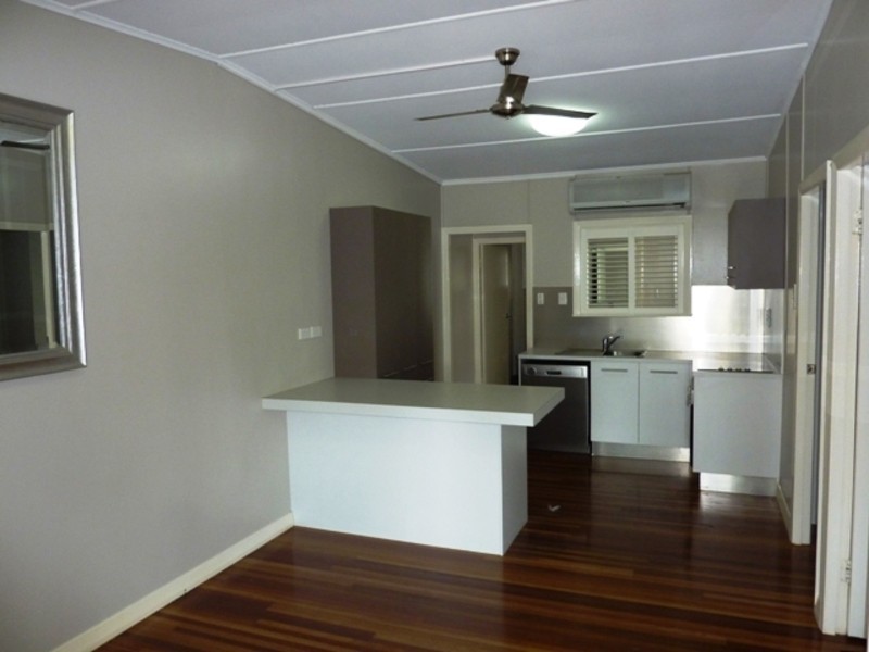 1/3 Falcon Street, Rowes Bay QLD 4810