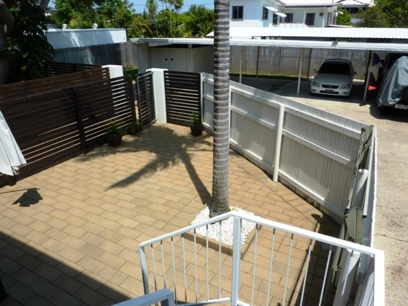 1/3 Falcon Street, Rowes Bay QLD 4810