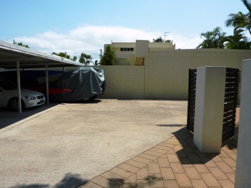 1/3 Falcon Street, Rowes Bay QLD 4810