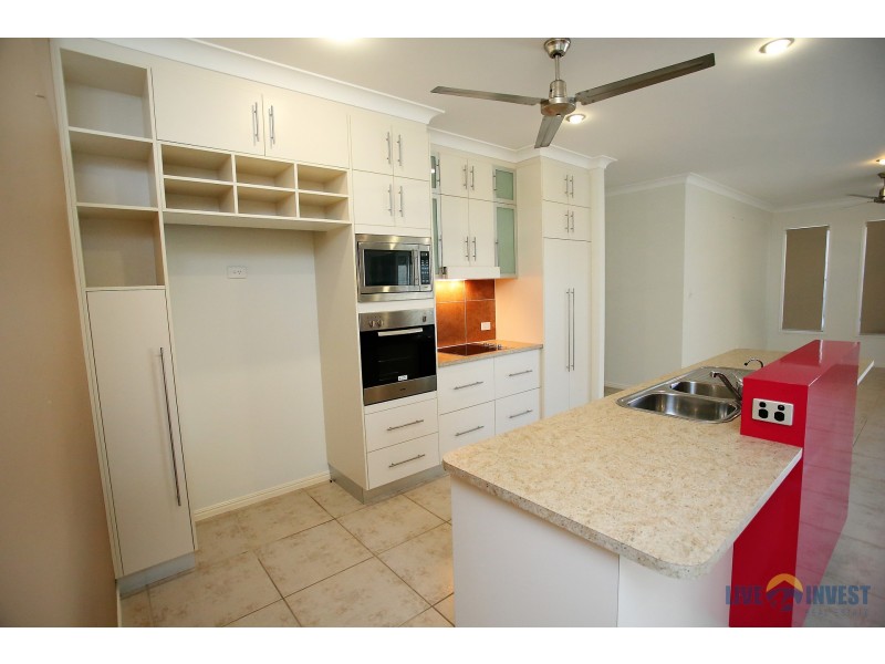 17 Hillock Crescent, Bushland Beach QLD 4818