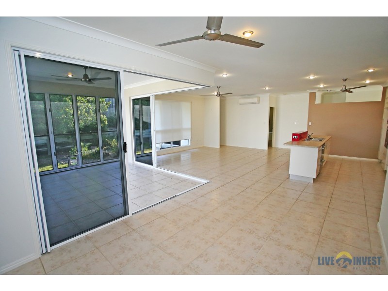 17 Hillock Crescent, Bushland Beach QLD 4818