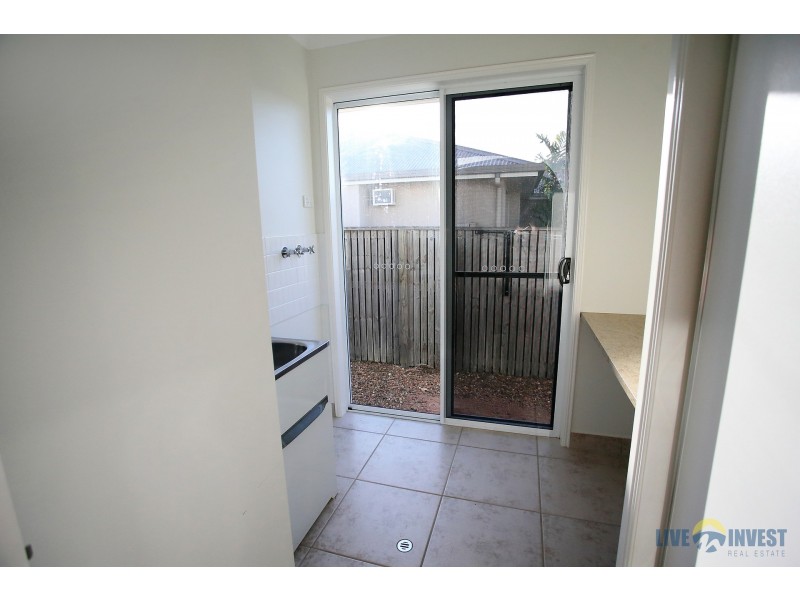 17 Hillock Crescent, Bushland Beach QLD 4818