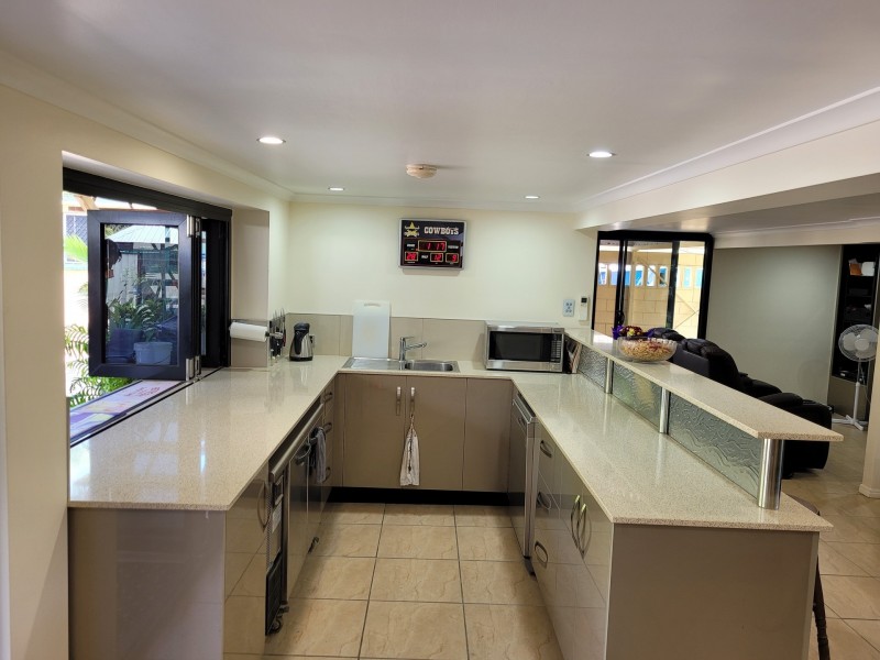 198 Charles Street, Cranbrook QLD 4814