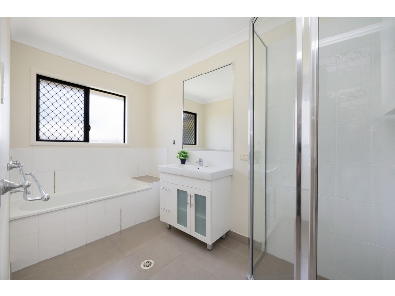 19 Lansing Street, Mount Louisa QLD 4814