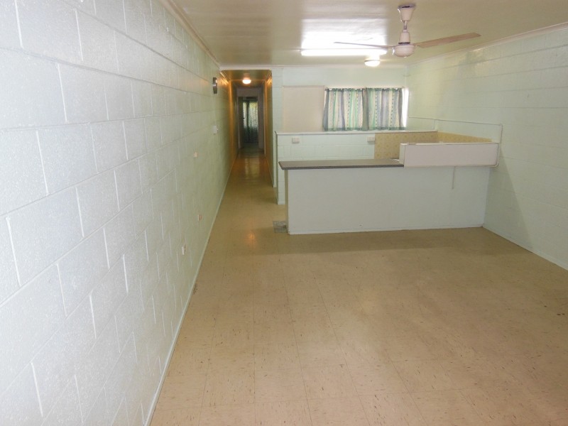 2/23 Carmody Street, Hermit Park QLD 4812