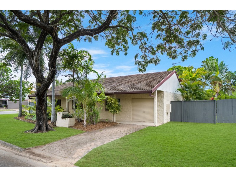 17 Arinya Street, Cranbrook QLD 4814