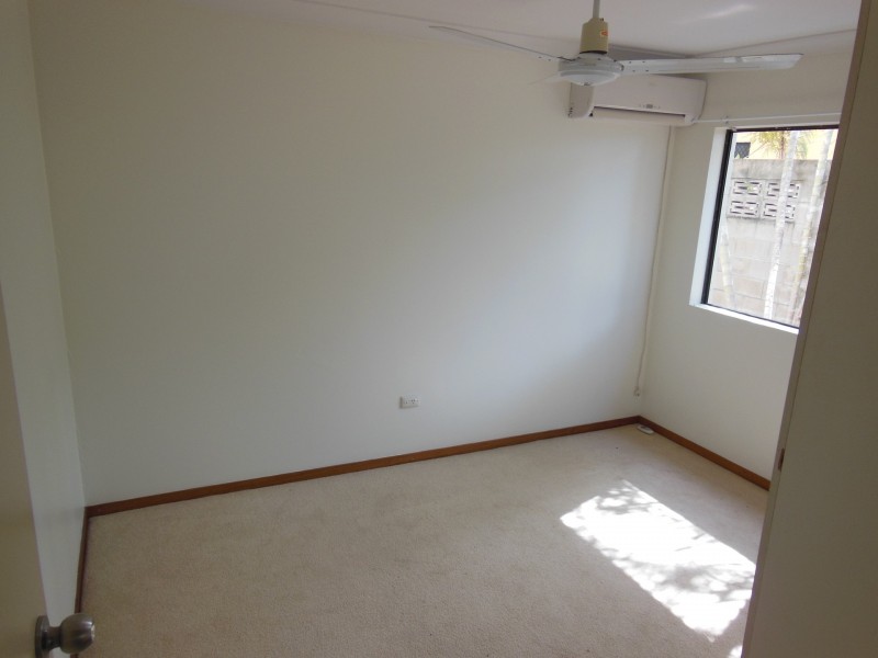 2/8 Goldring Street, Hermit Park QLD 4812