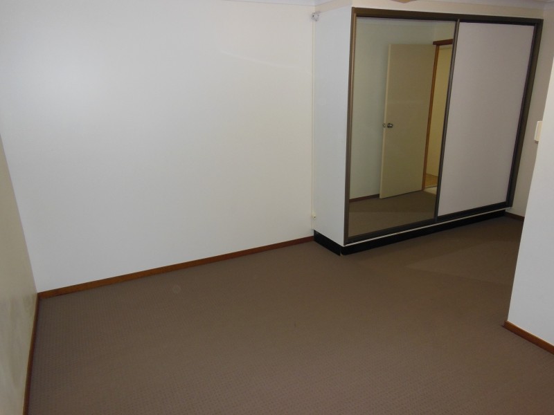 2/8 Goldring Street, Hermit Park QLD 4812