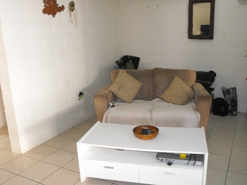 2/39 Armstrong Street, Hermit Park QLD 4812