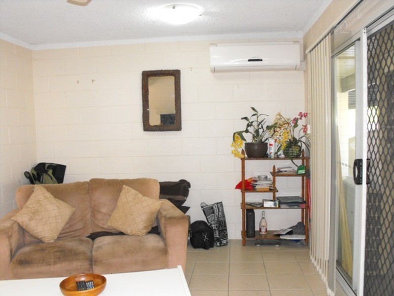 2/39 Armstrong Street, Hermit Park QLD 4812