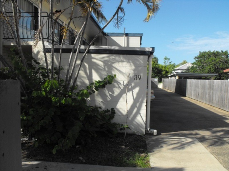 2/39 Armstrong Street, Hermit Park QLD 4812