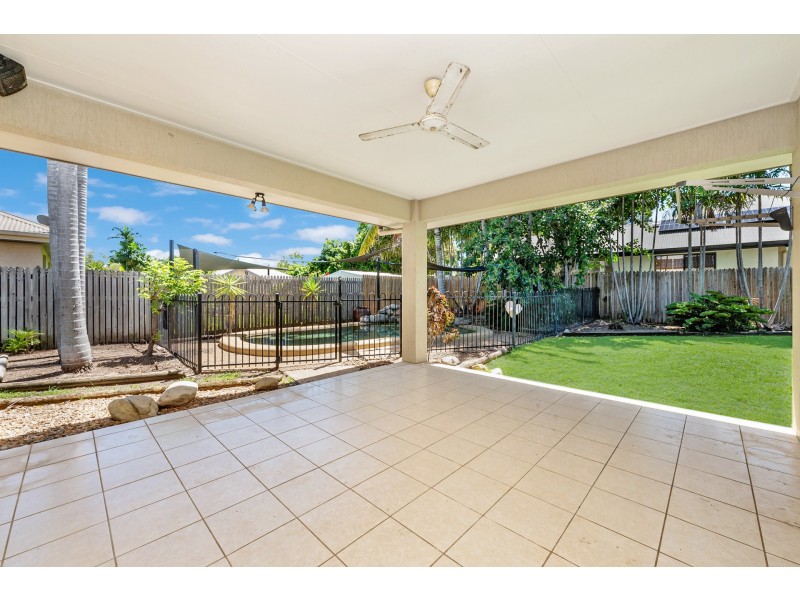 10 Greentree Circuit, Bushland Beach QLD 4818