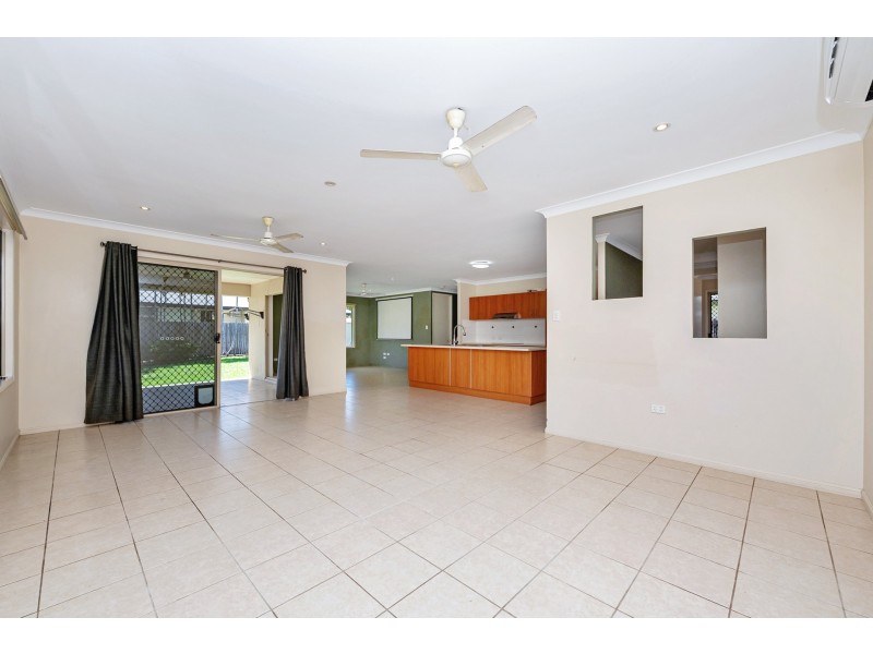 10 Greentree Circuit, Bushland Beach QLD 4818