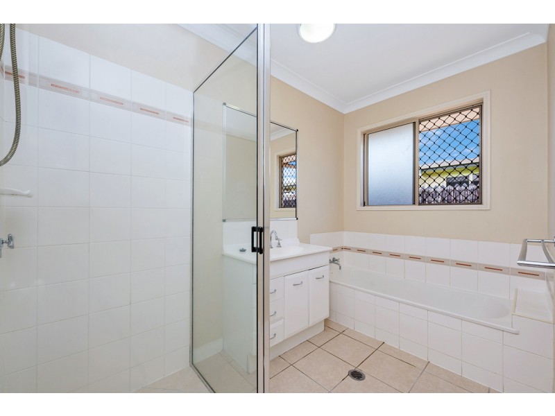 10 Greentree Circuit, Bushland Beach QLD 4818