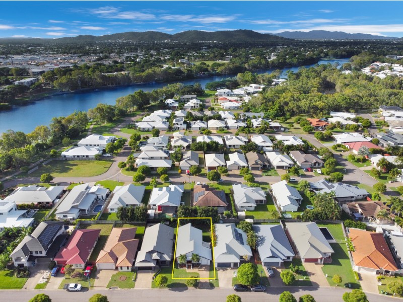 17 Sheerwater Parade, Douglas QLD 4814