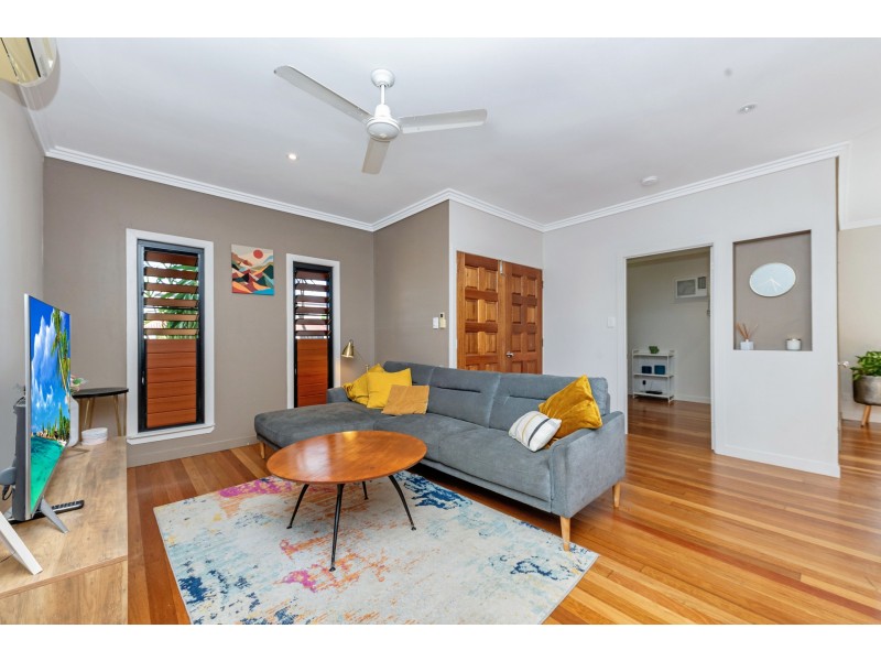 17 Sheerwater Parade, Douglas QLD 4814