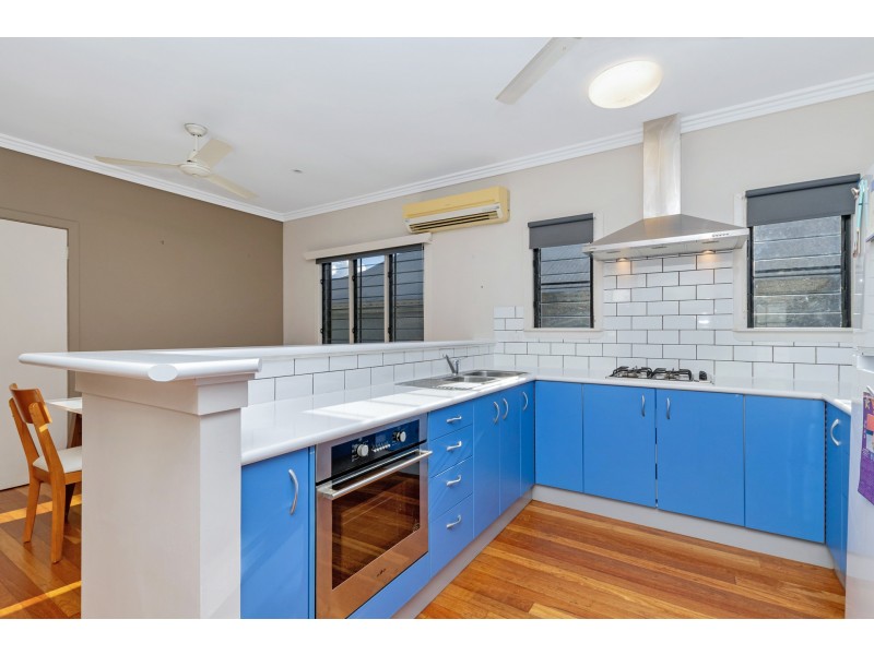 17 Sheerwater Parade, Douglas QLD 4814