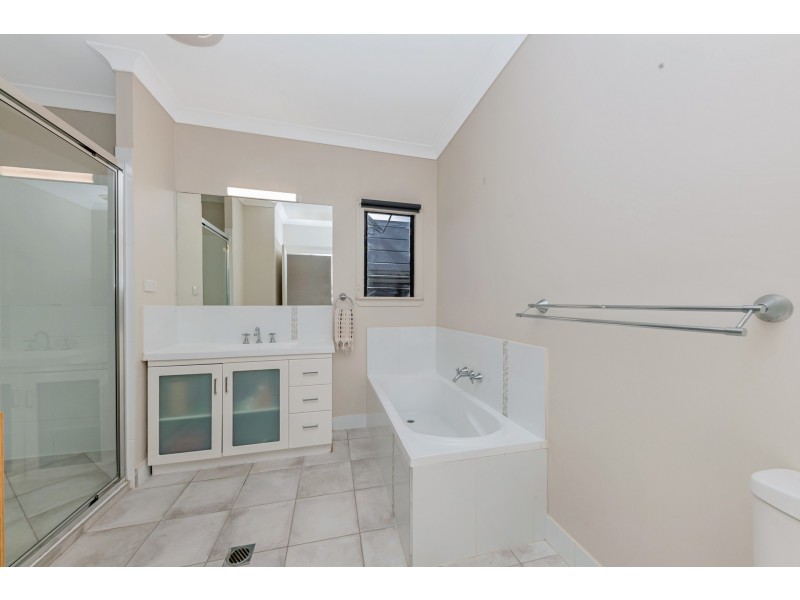 17 Sheerwater Parade, Douglas QLD 4814