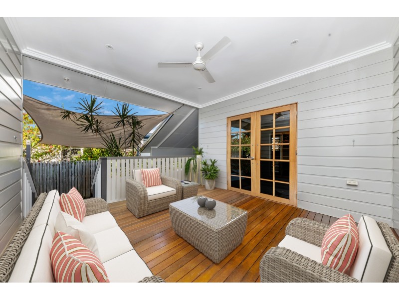 17 Sheerwater Parade, Douglas QLD 4814