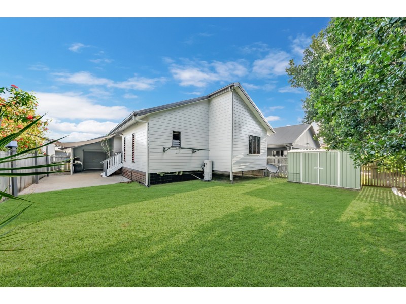 17 Sheerwater Parade, Douglas QLD 4814