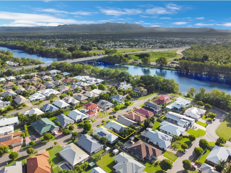 17 Sheerwater Parade, Douglas QLD 4814