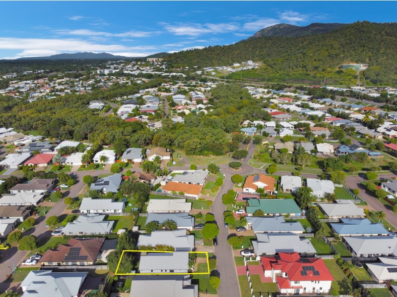 17 Sheerwater Parade, Douglas QLD 4814